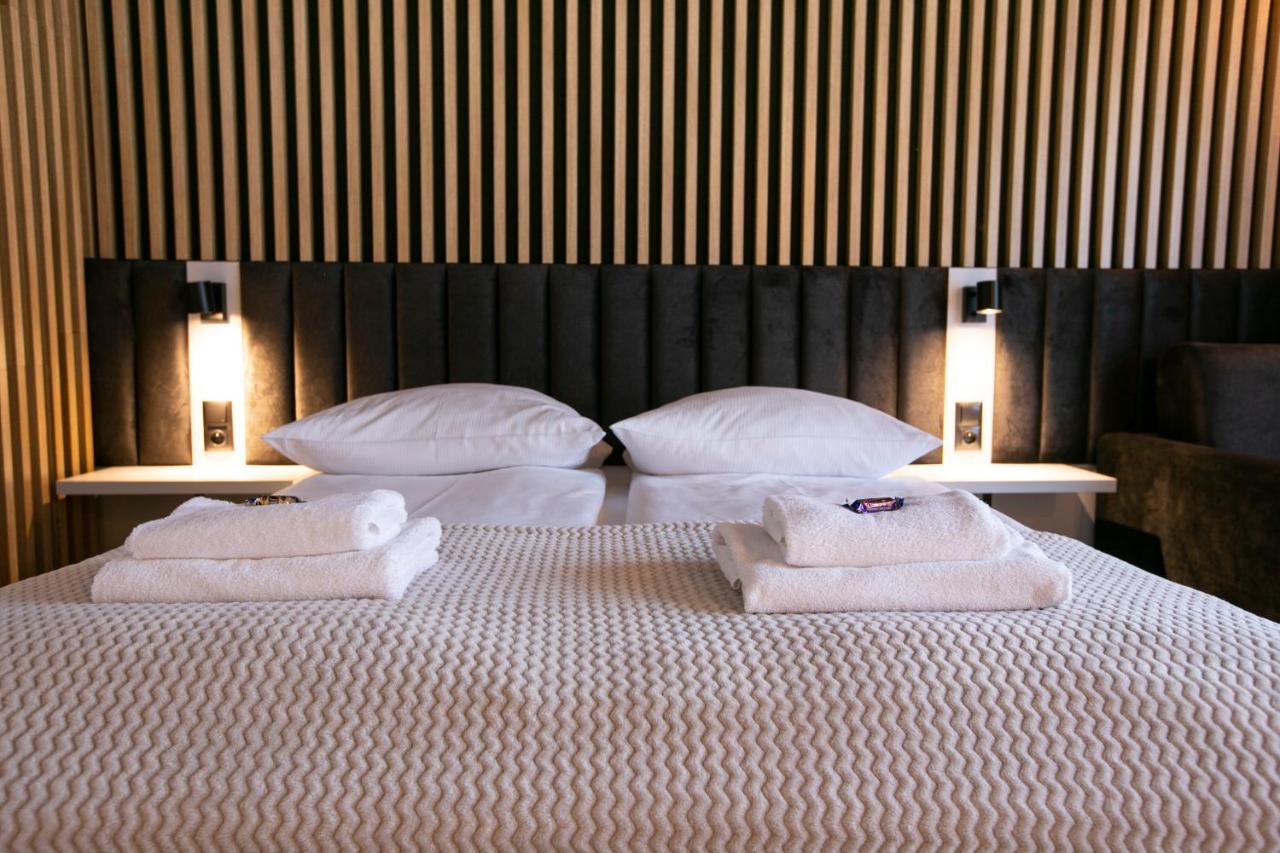 Sniezynka Bed & Breakfast Щирк Екстериор снимка